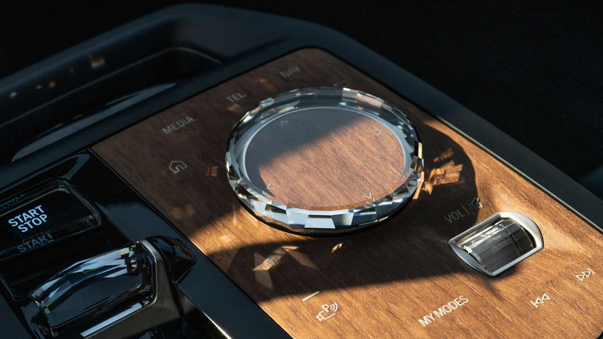 Giá xe BMW iX M60 2023