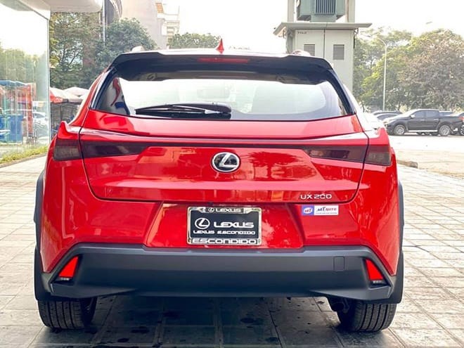 Cận cảnh Lexus UX 2020 vừa về Việt Nam, giá khoảng 2 tỷ đồng