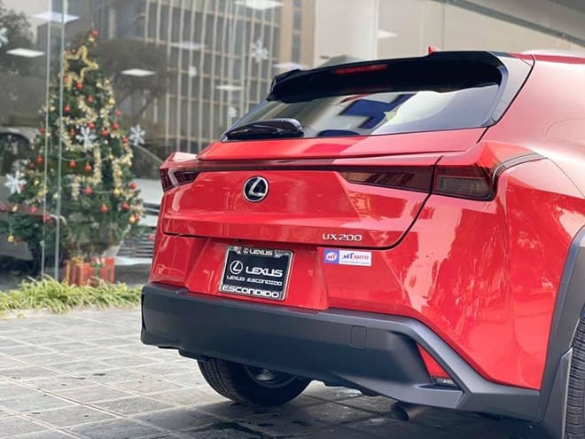 Cận cảnh Lexus UX 2020 vừa về Việt Nam, giá khoảng 2 tỷ đồng