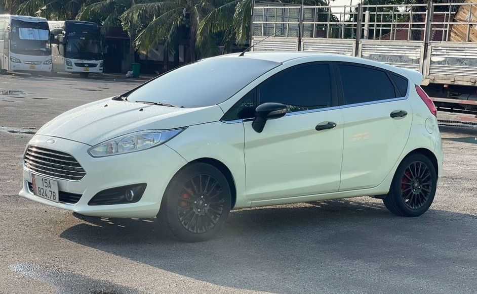 Bán xe hơi cũ Ford Fiesta 2017
