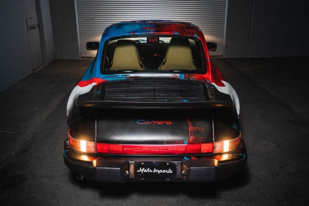 Đuôi xe của chiếc Porsche 911 Carrera 1989 nghệ thuật Đuôi xe của chiếc Porsche 911 Carrera 1989 nghệ thuật