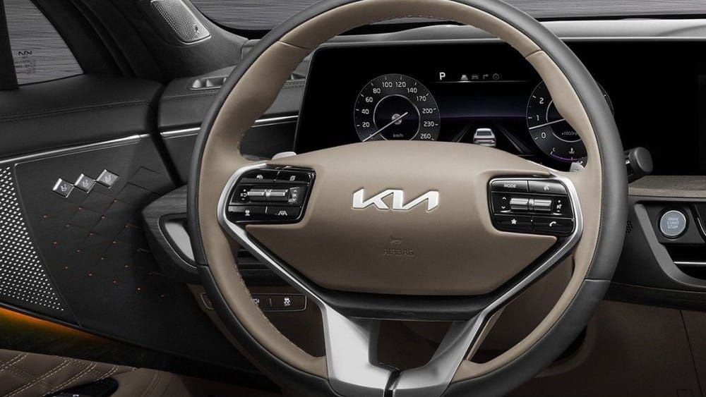 Kia K8 dùng vô lăng giống xe sang Genesis của Hyundai...