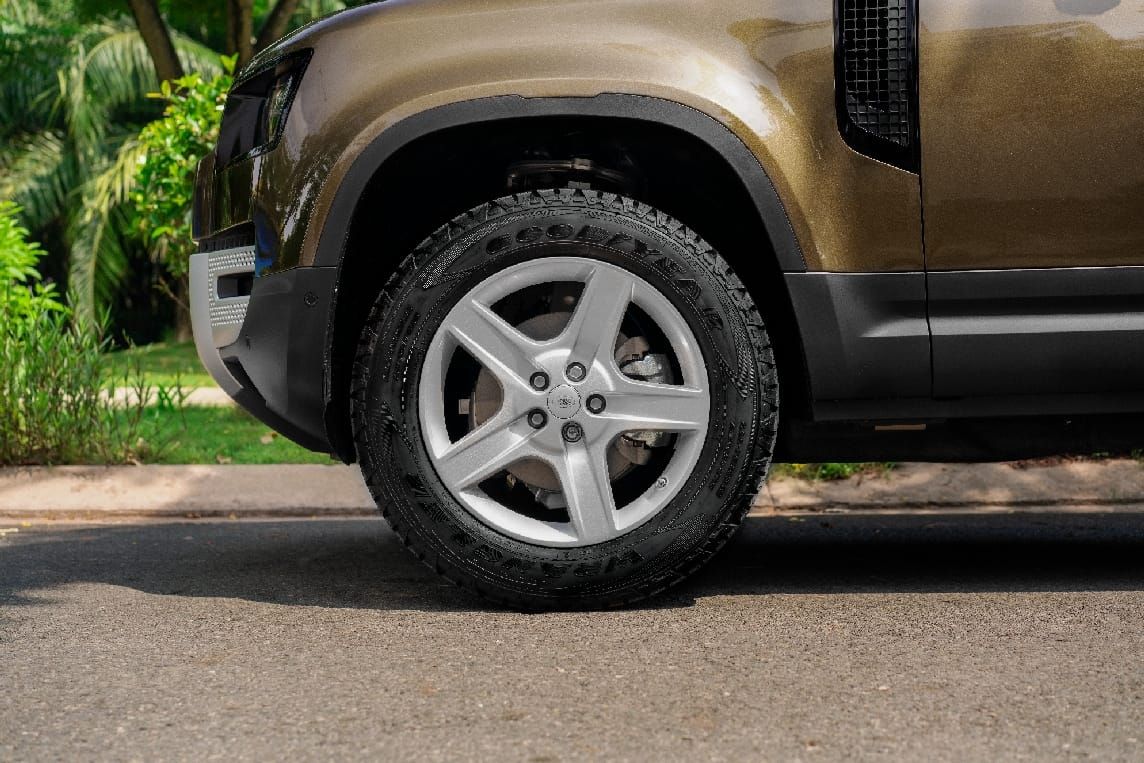 Defender 90 cung cấp tùy chọn thiết kế mâm đúc hợp kim đa dạng với đường kính từ 18, 19, 20 và 22 inch.