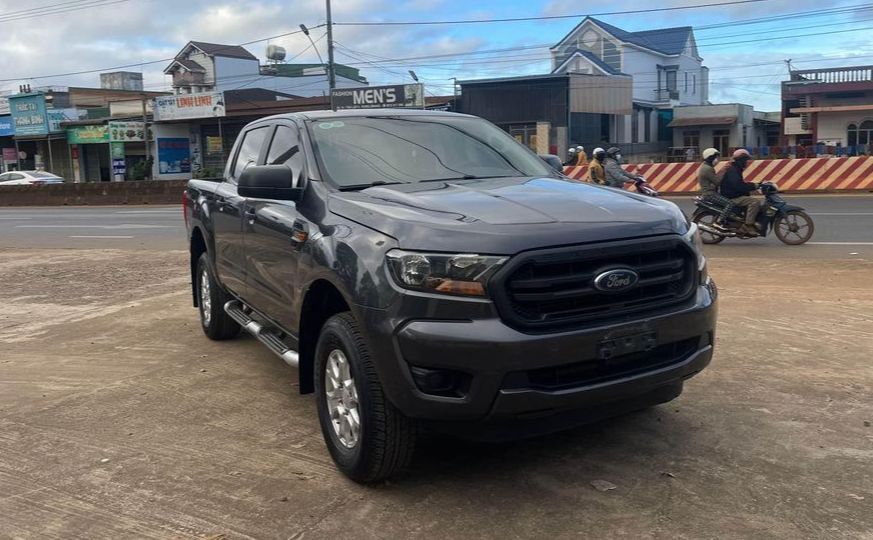 Cần bán Ford Ranger 2 cầu số sàn 2019 4x4