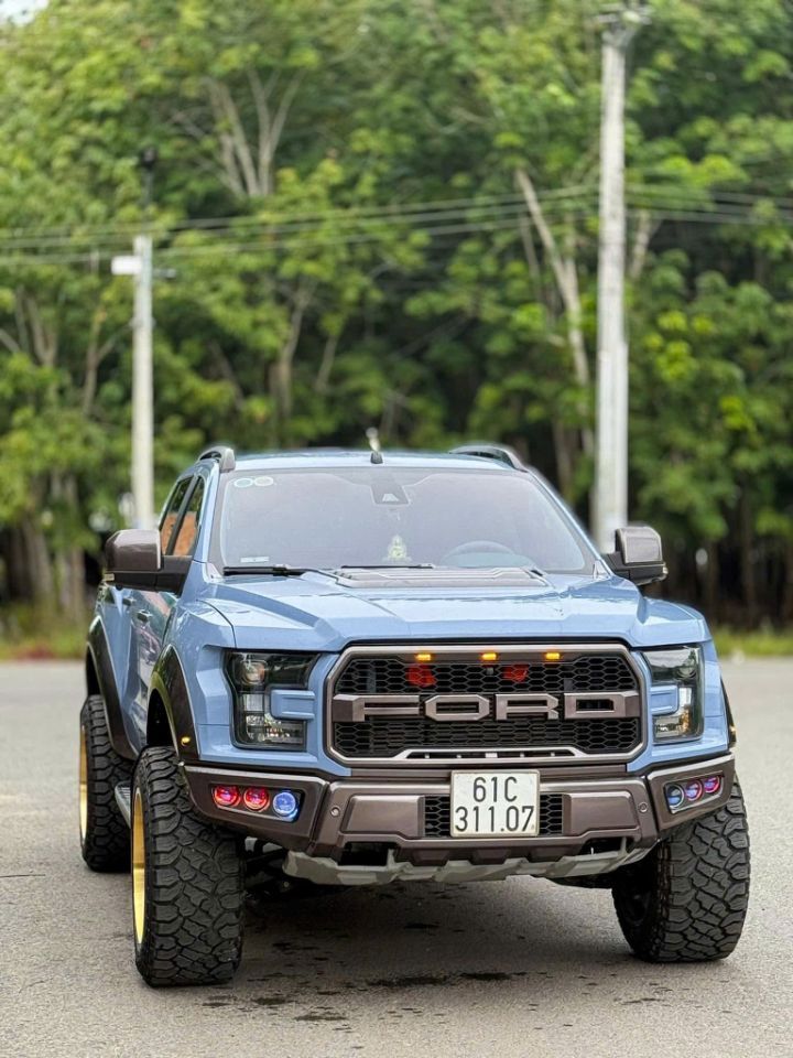 bán bán wiltrack 3.2 2017 đklđ 2018……..lên full F150 sịn mịn ae đi tết ạ.