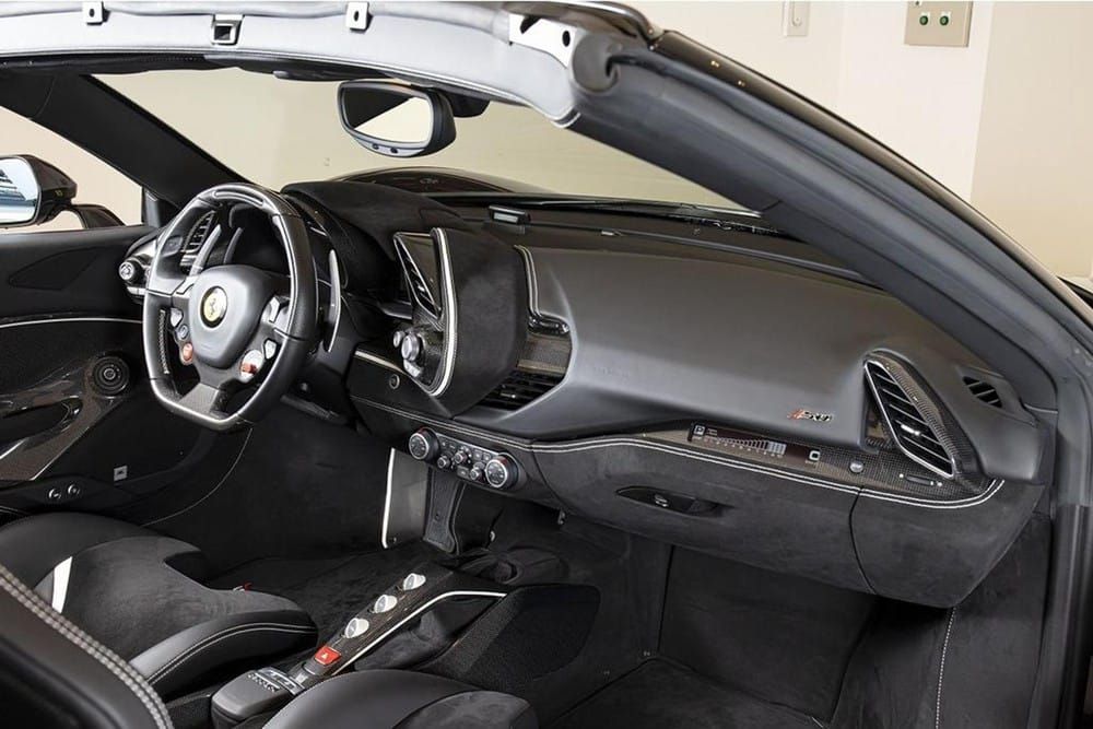 Nội thất của Ferrari J50 Nội thất của Ferrari J50-2