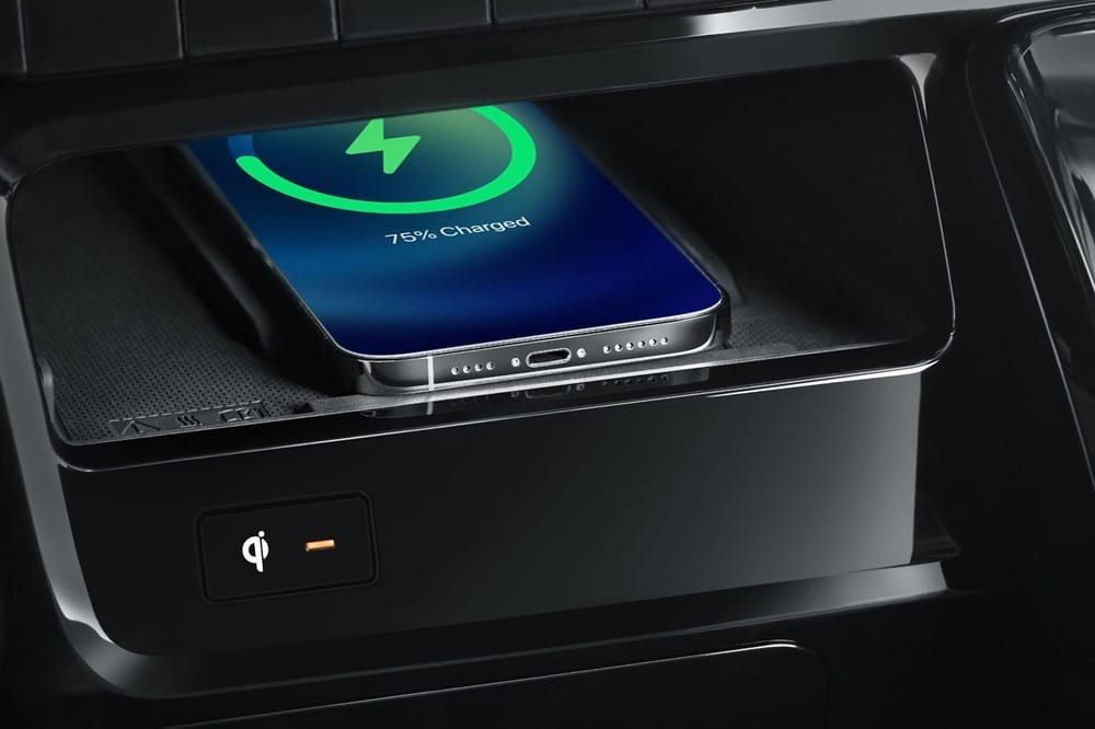 ... và sạc điện thoại thông minh không dây