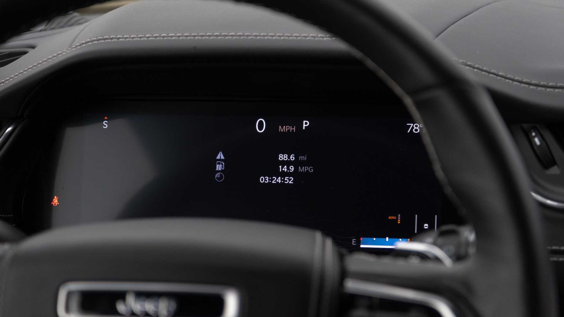 Màn hình sau vô lăng