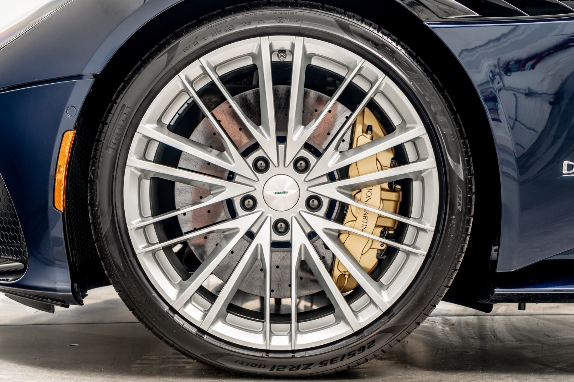 bánh xe Sabiro Blue Aston Martin DBS Superleggera