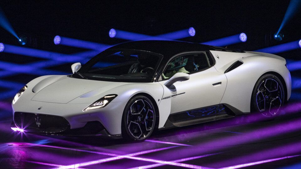 Ngoại thất màu trắng