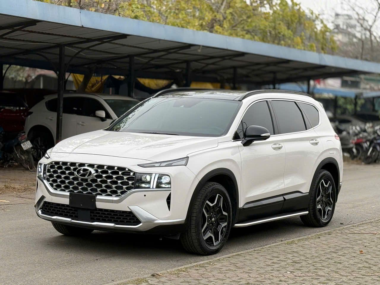 SANTAFE 2024 máy dầu cao cấp nhất màu trắng.