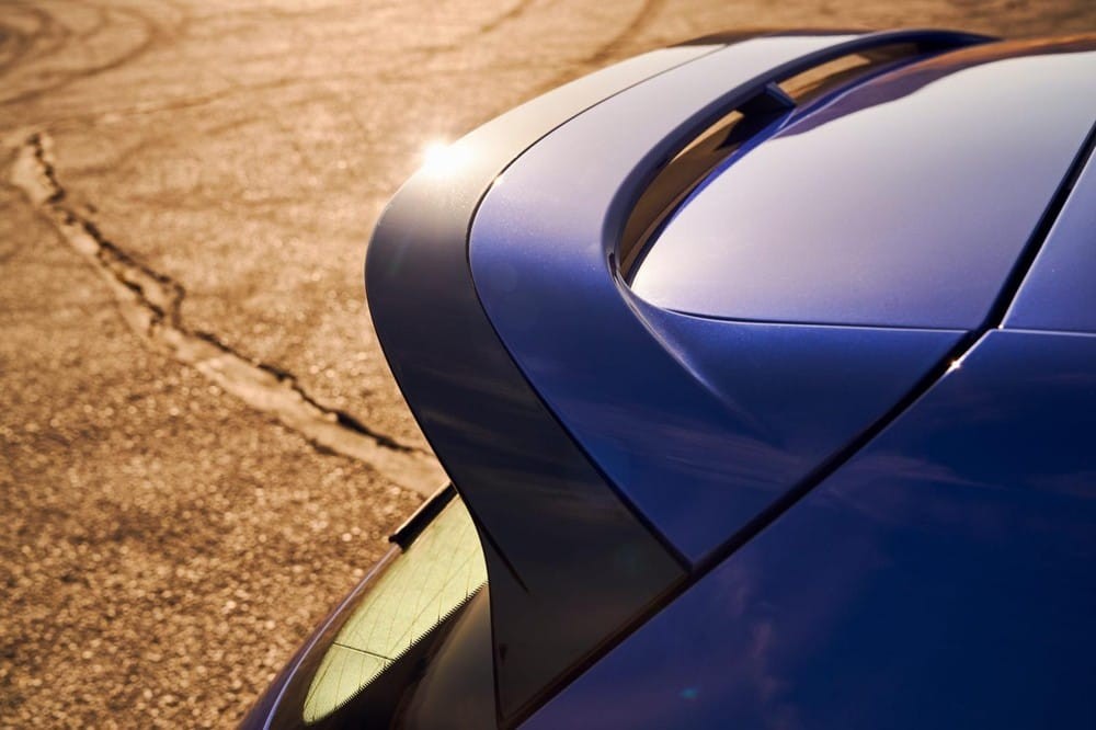 Cánh gió mui của mẫu xe hatchback hiệu suất cao này