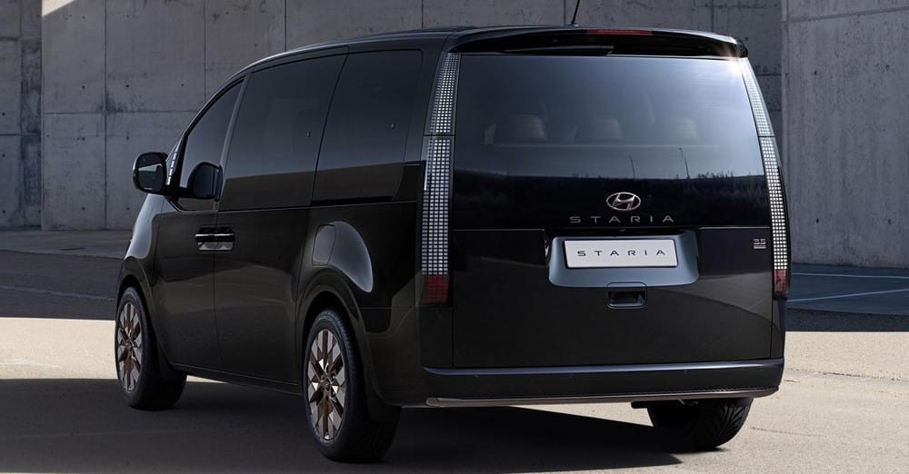 Hyundai Staria bản Premium 7 chỗ có đèn hậu kéo dài lên tận nóc Hyundai Staria bản Premium 7 chỗ có đèn hậu kéo dài lên tận nóc