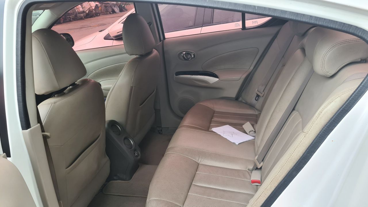 Chính chủ bán xe Nissan Sunny màu trắng đăng ký cuối 2017