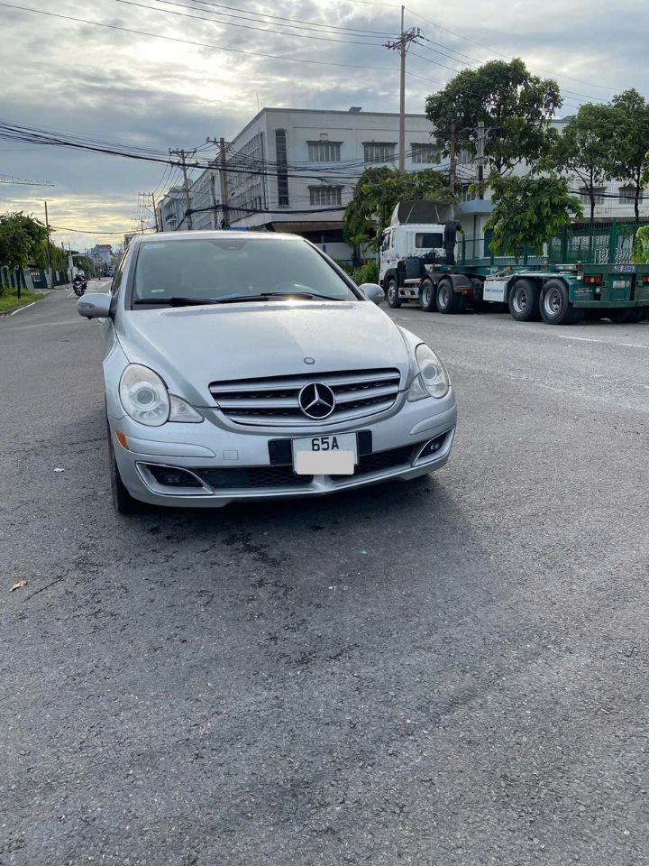 Gia đình đối xe cần bán em Mercedes R350.Odo 176668km