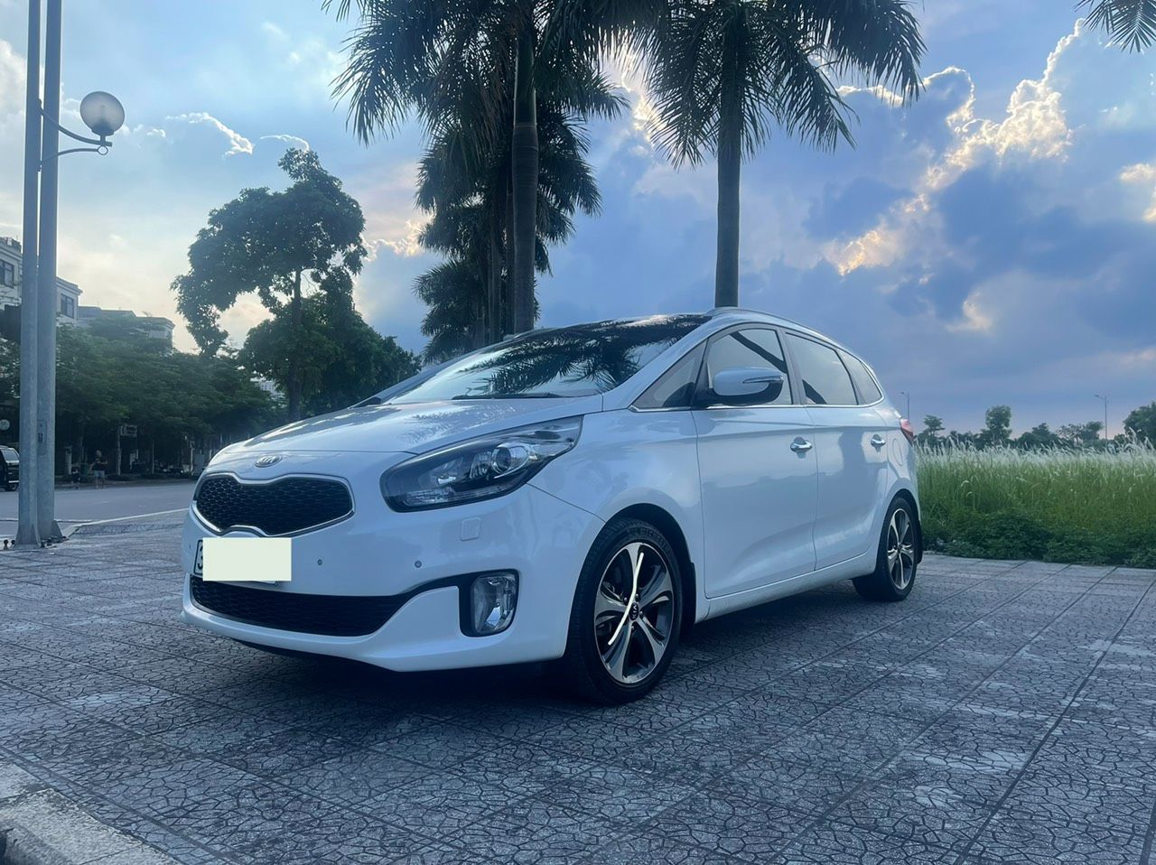 Chính chủ bán xe Kia Rondo máy xăng 2.0,bản full