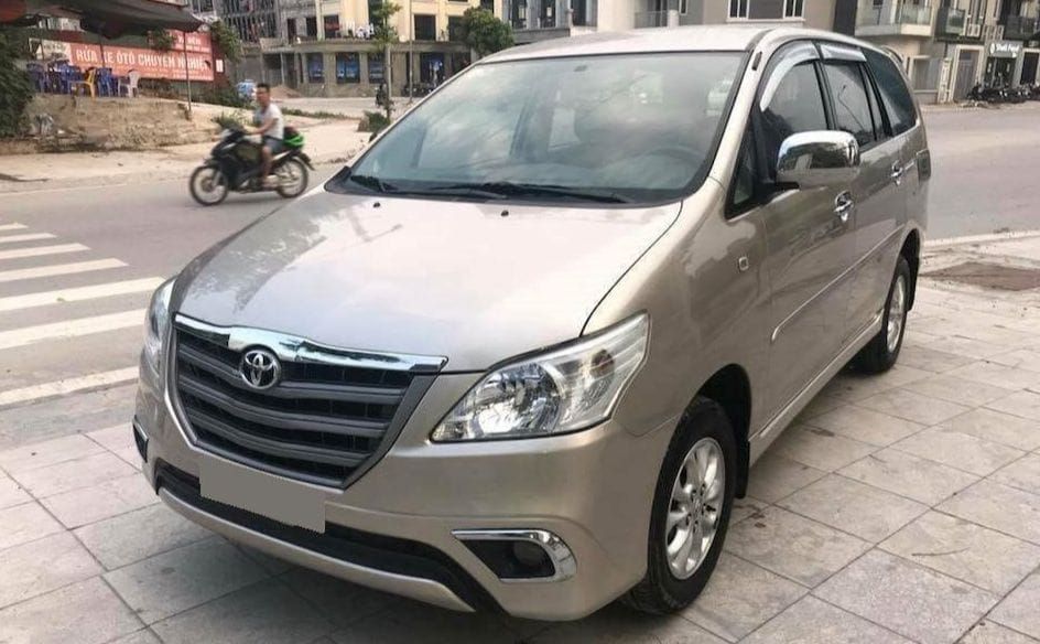 Bán Innova dòng E 2014 số sàn màu vàng cát cực kỳ đẹp