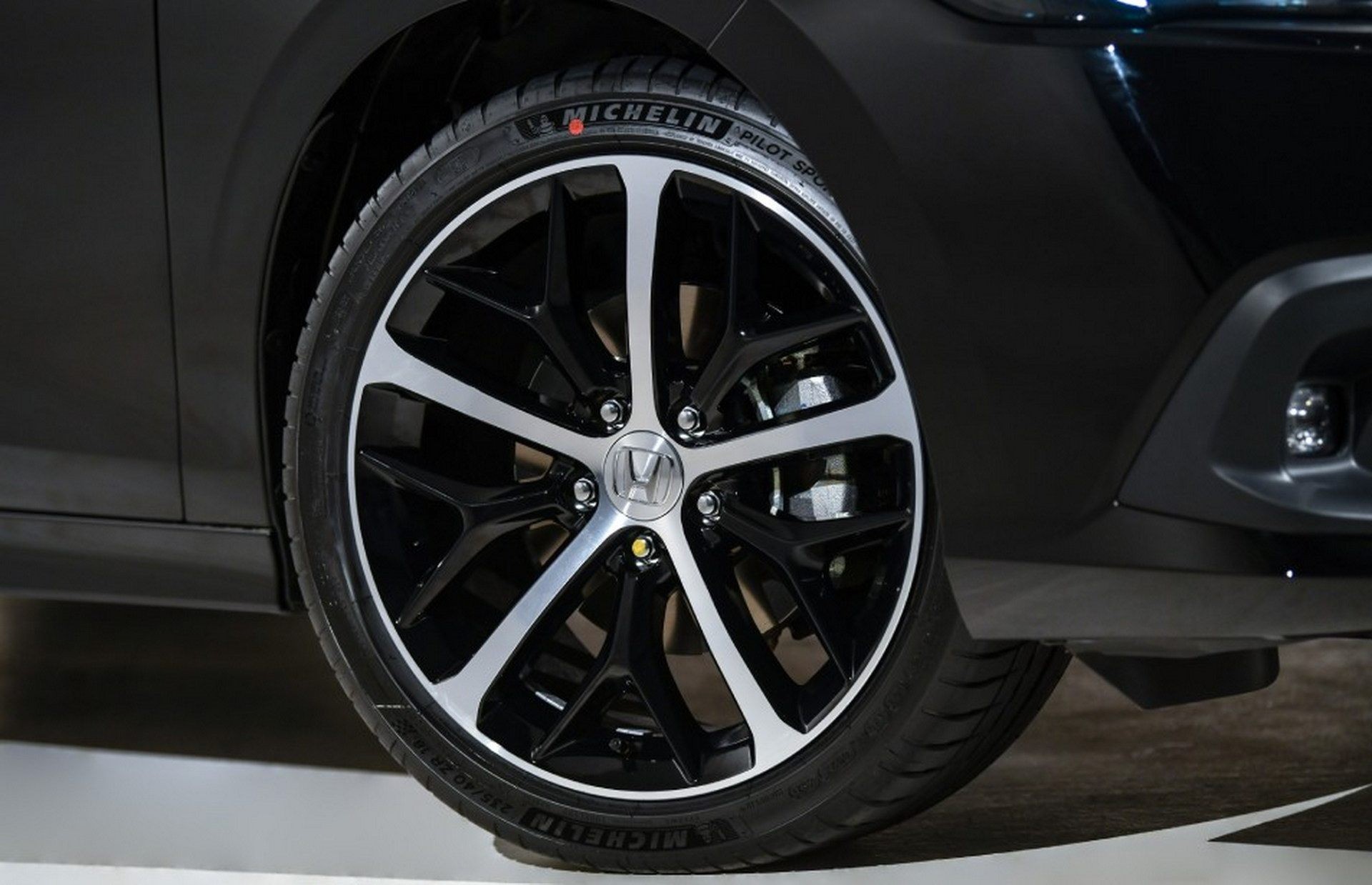 bánh xe Honda Civic sedan e HEV