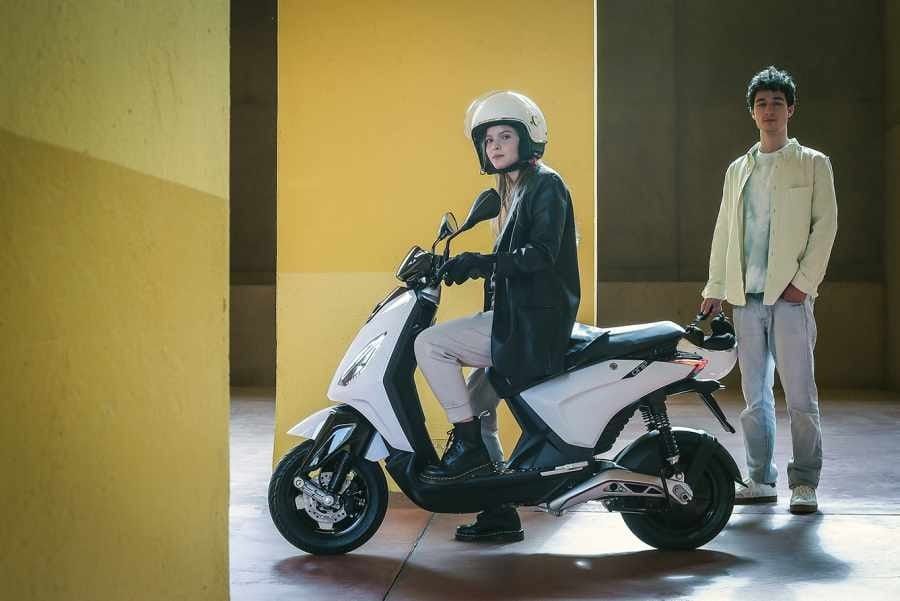 Xe điện gọn nhẹ, kiểu dáng như Zip mang tên Piaggio One Xe điện gọn nhẹ, kiểu dáng như Zip mang tên Piaggio One