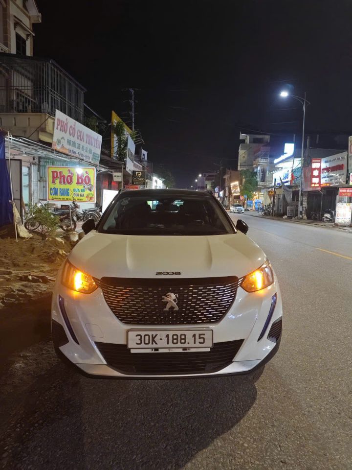 Bán Peugeot 2008 GT line , xe mầu trắng nguyên bản mới 90%