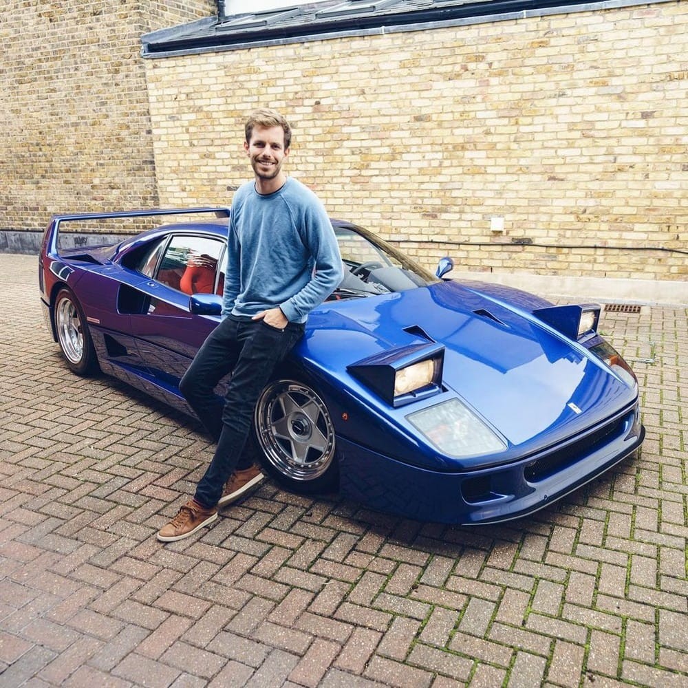 Chiếc Ferrari F40 chụp chung với chủ cũ là nhiếp ảnh gia Moores Chiếc Ferrari F40 chụp chung với chủ cũ là nhiếp ảnh gia Moores