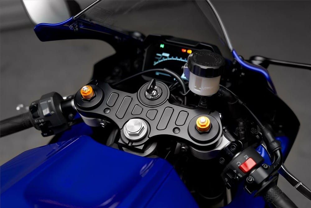 Yamaha R7 có sự chênh lệch về giá khá đều tại các thị trường Châu Âu và Mỹ Yamaha R7 có sự chênh lệch về giá khá đều tại các thị trường Châu Âu và Mỹ