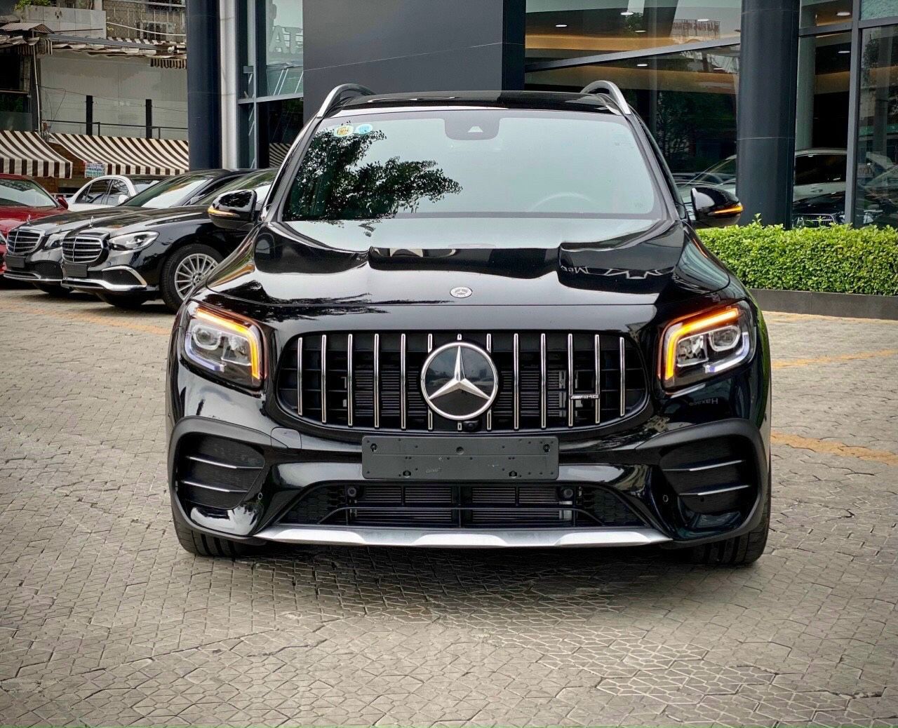GLB35 AMG 4Matic giá 2,230 tỷ, Xe nhập khẩu 100%
