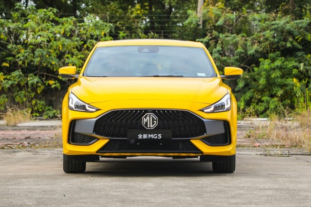 Cận cảnh thiết kế đầu xe của MG5 2021