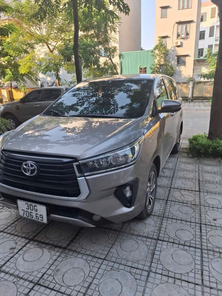Bán Toyota Innova bản mới  số sàn – sản xuất 12/2020 – chính chủ từ đầu