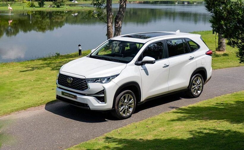 Toyota Innova Cross máy xăng