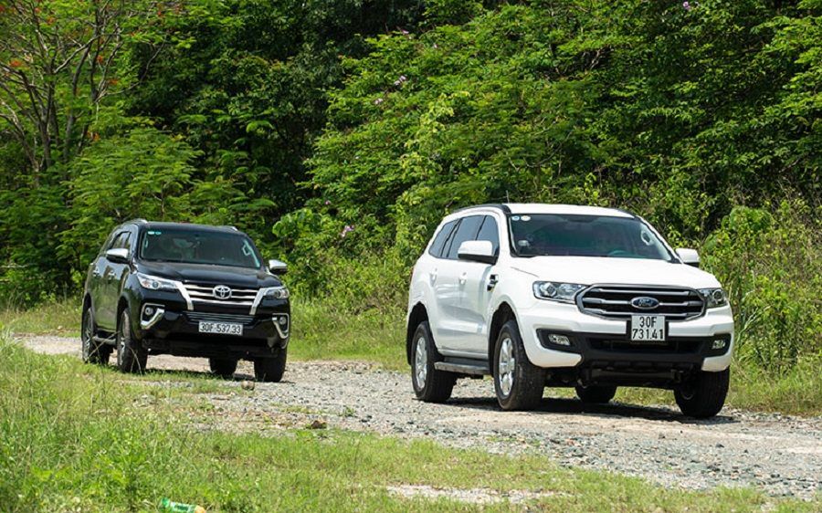 Ford Everest hay Toyota Fortuner