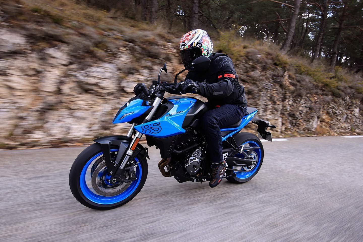 Thông số Suzuki GSX-8S 2023