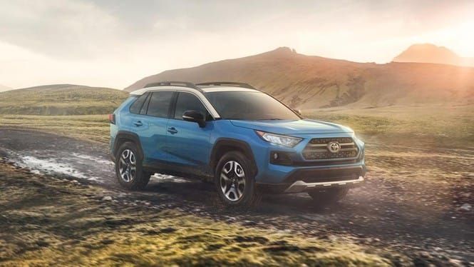 Top 10 ô tô giữ giá nhất sau 5 năm sử dụng - Ảnh 1. Toyota RAV4
