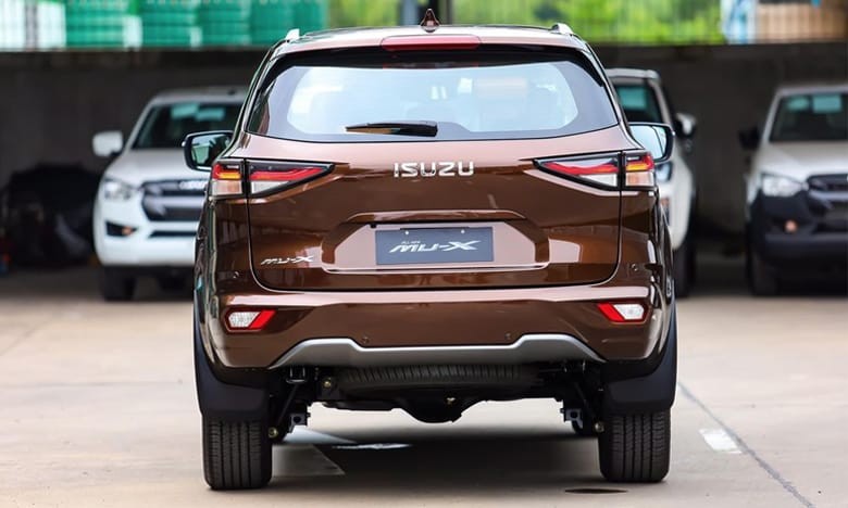 Thiết kế đuôi xe hiện đại bớt nhàm chán hơn so với thế hệ tiền nhiệm
