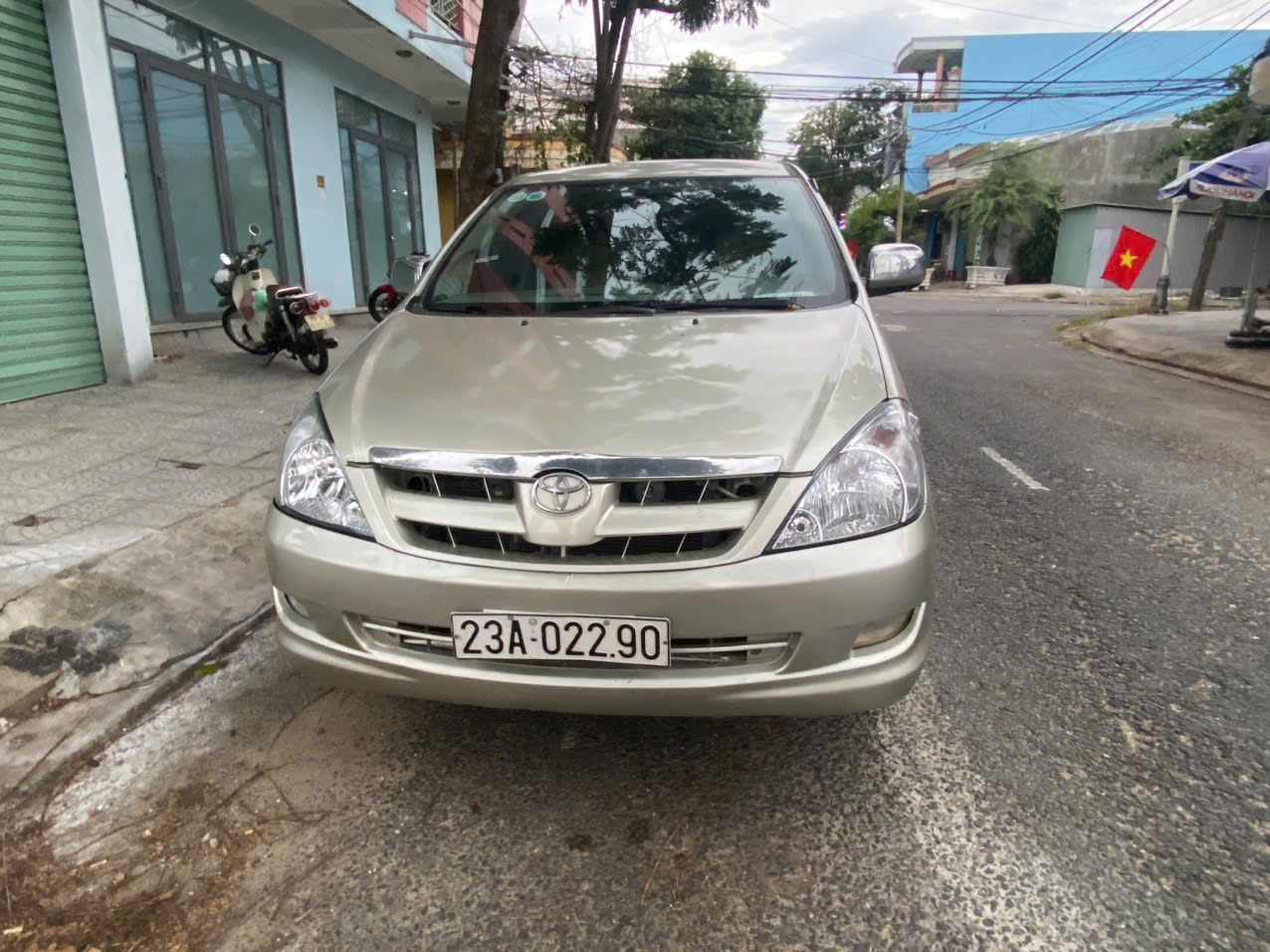 Gia đình đổi xe cần bán toyota innova  đời 2006 bản G xịn