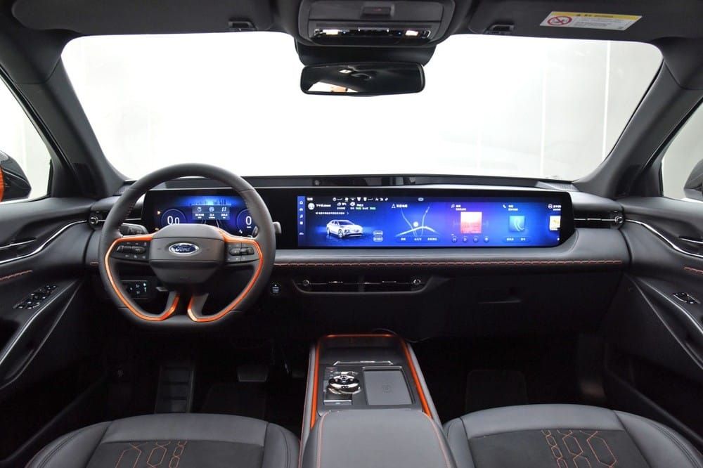 Ford Evos có công nghệ trợ lý ảo Cụm điều khiển trung tâm của Ford Evos