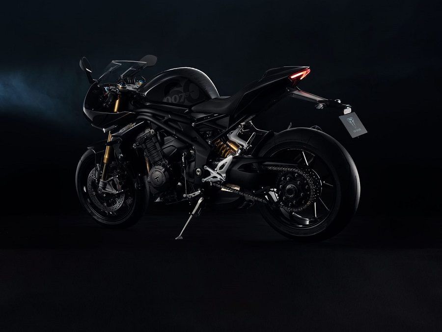 đuôi xe Triumph Speed Triple 1200 RR Bond Edition 2023