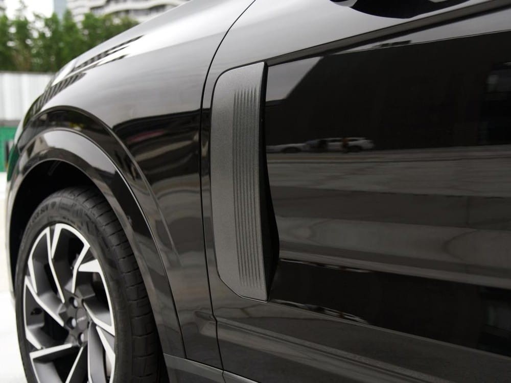 Khe gió sau chắn bùn trước của Lynk & Co 09 