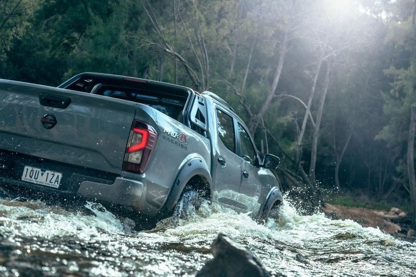 Nissan Navara Pro-4X Warrior 2021 được nâng cao gầm để chạy off-road tốt hơn