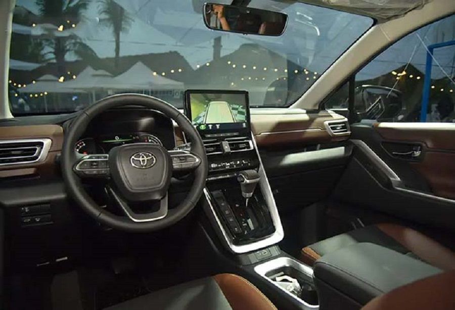 nội thất Toyota Innova Cross