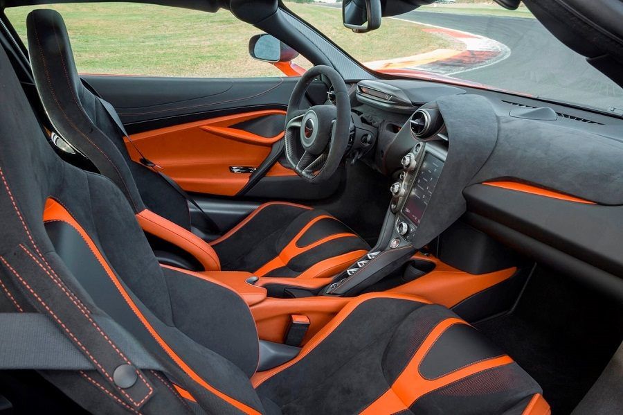 Nội thất McLaren 750S 2024