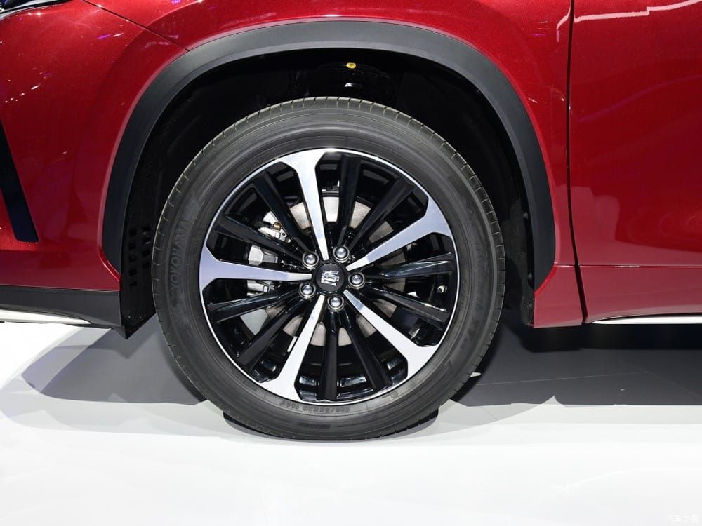 Bộ vành 5 chấu kép của Toyota Crown Kluger 