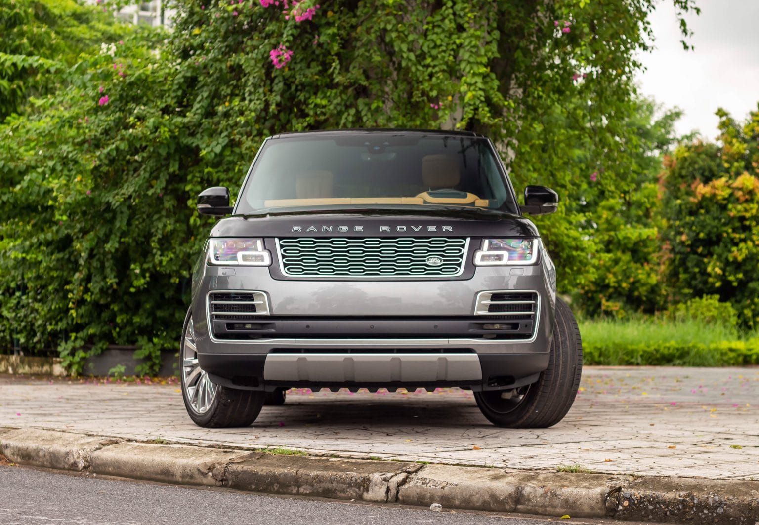 Ngoại thất RANGE ROVER SV AUTOBIOGRAPHY 3.0 LWB 2021-3.jpg