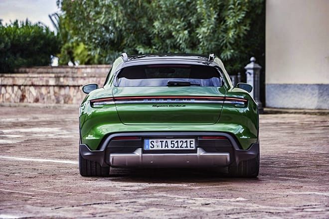 Porsche Taycan Cross Turismo-5