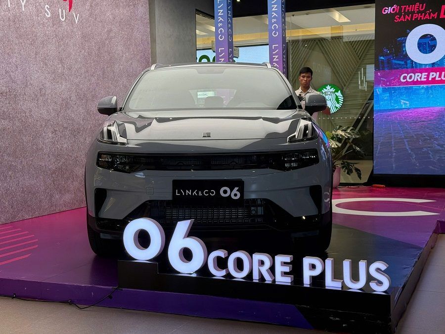 Lynk & Co 06 Core Plus