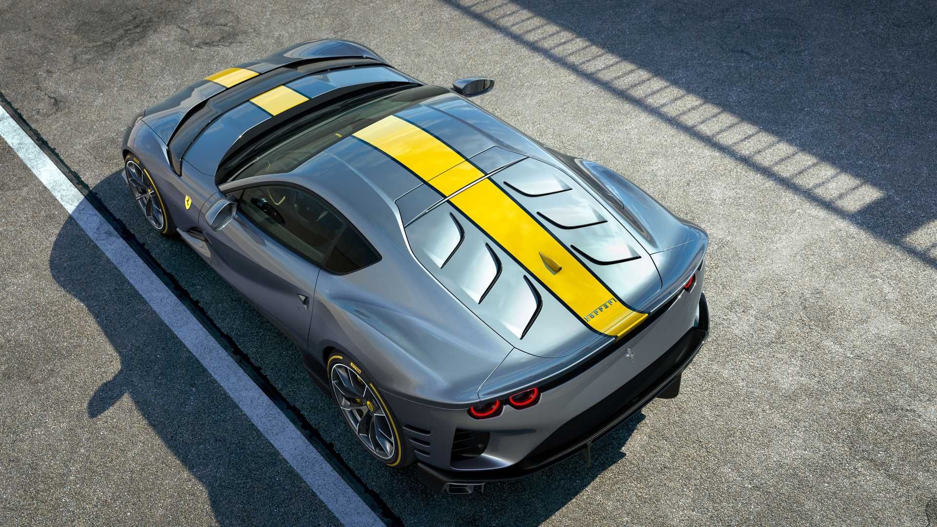 mui xe Ferrari 812 Competizione