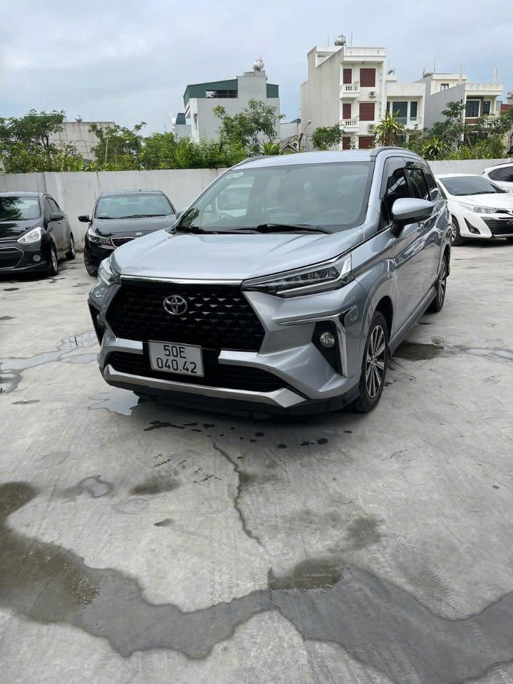Bán xe Toyota Veloz cross Bạc CVT 2022, Số Tự Động