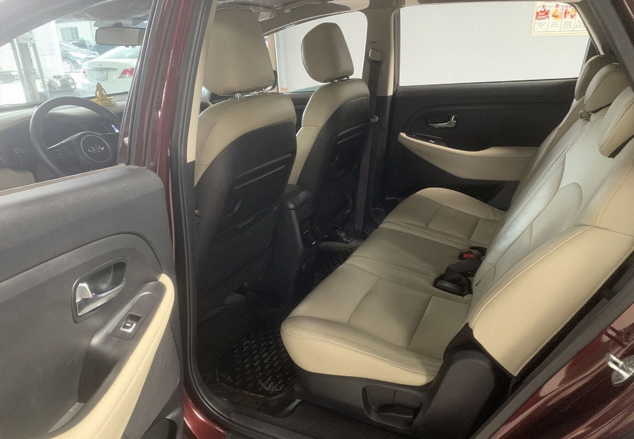 Kia Rondo 2018 số sàn màu đỏ hỗ trợ vay NH