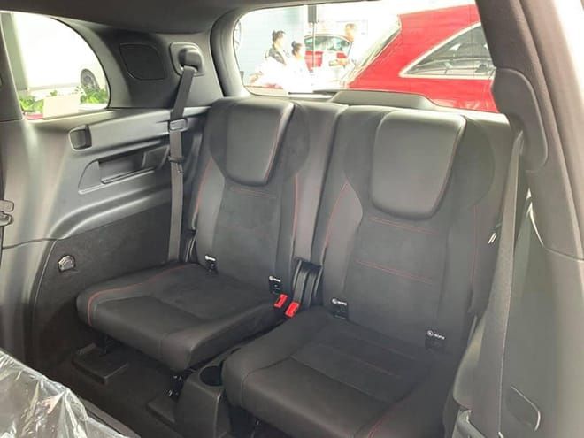 Cận cảnh Mercedes-Benz GLB 200 AMG tại đại lý, giá 2 tỷ đồng