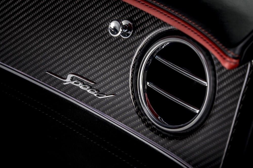 Chữ Speed trên mặt táp-lô của Bentley Continental GT Speed 2021 Chữ Speed trên mặt táp-lô của Bentley Continental GT Speed 2021